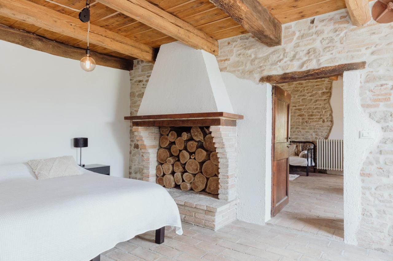 Agriturismo Qui Voglio Monte Roberto Buitenkant foto