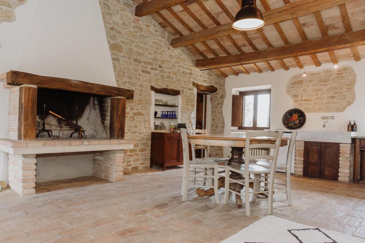 Agriturismo Qui Voglio Monte Roberto Buitenkant foto