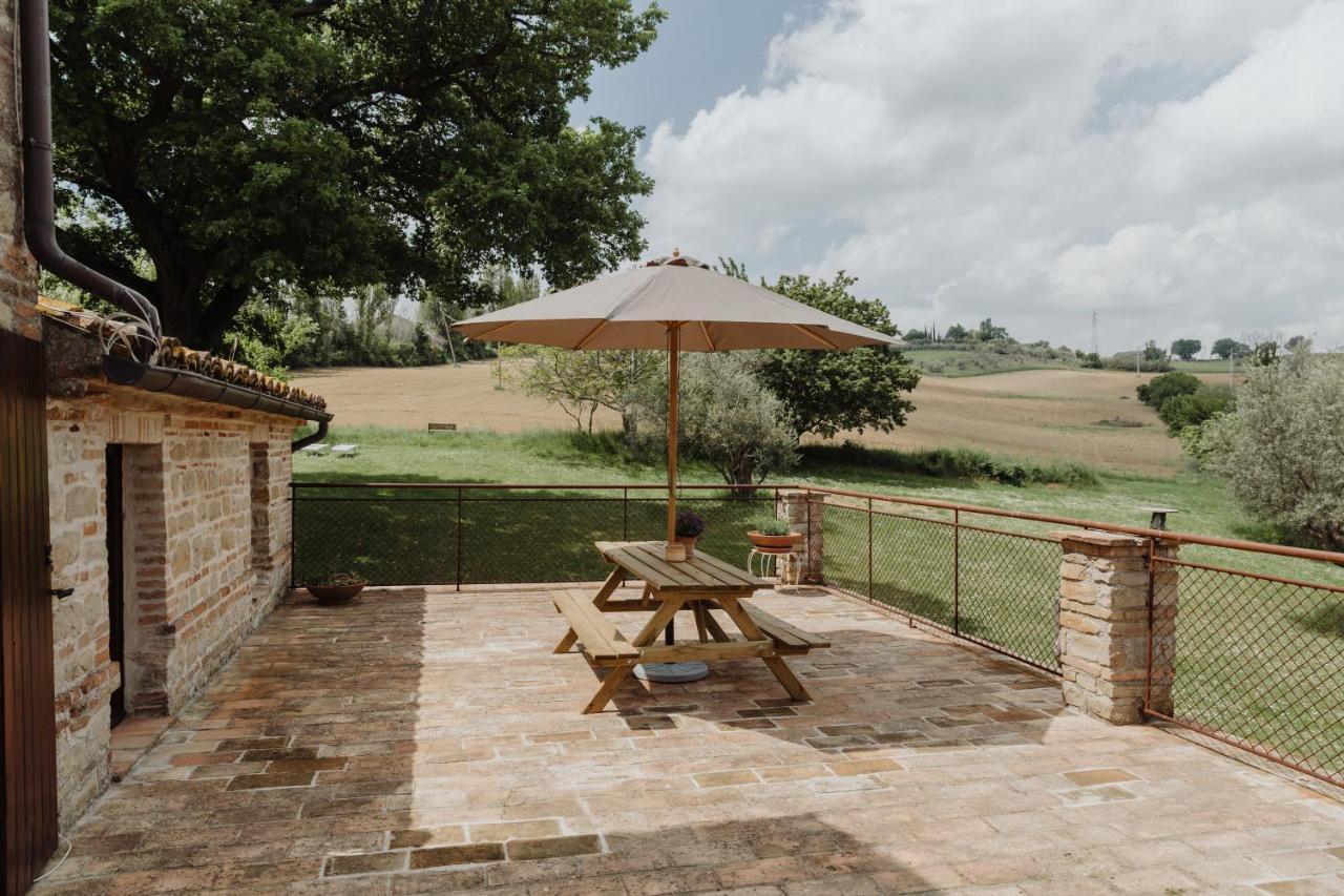 Agriturismo Qui Voglio Monte Roberto Buitenkant foto