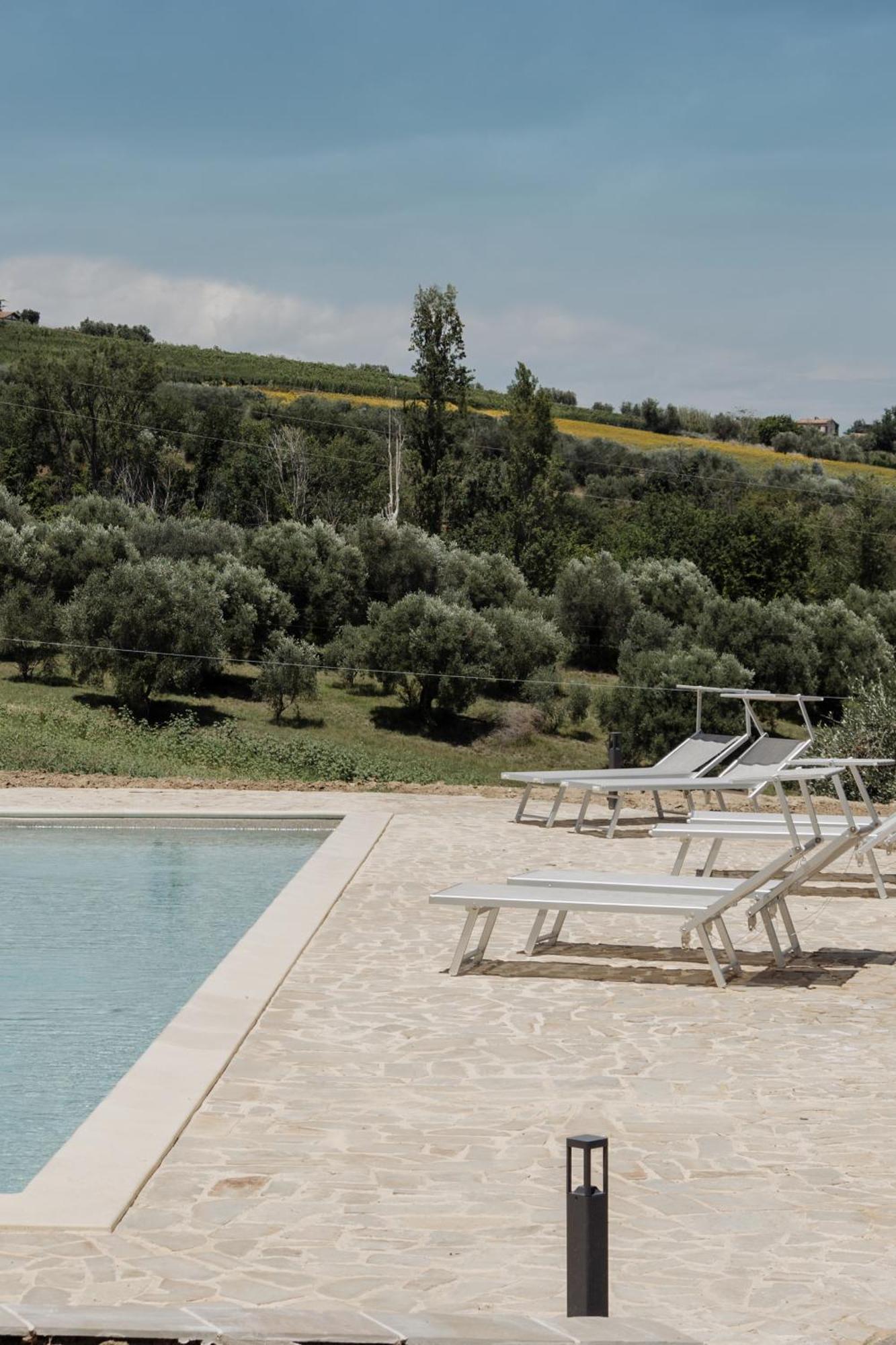 Agriturismo Qui Voglio Monte Roberto Buitenkant foto